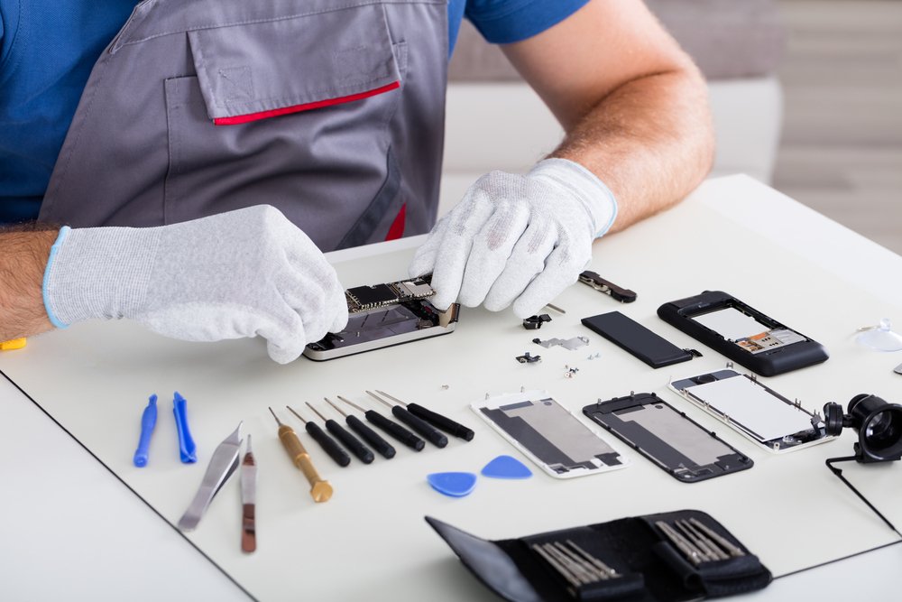 Advantages of Hiring Experts for mobile phone repairs Auckland